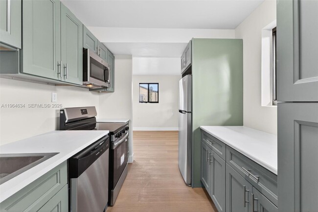 Photo - 555 NW 94th St Unidad Front