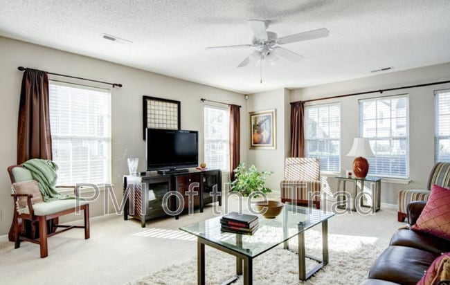 Photo - 116 Breezeway Ln