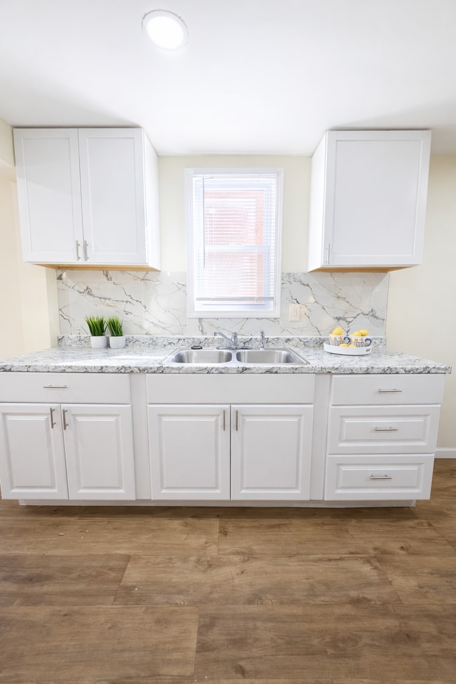 Photo - 7247 Middlesex St