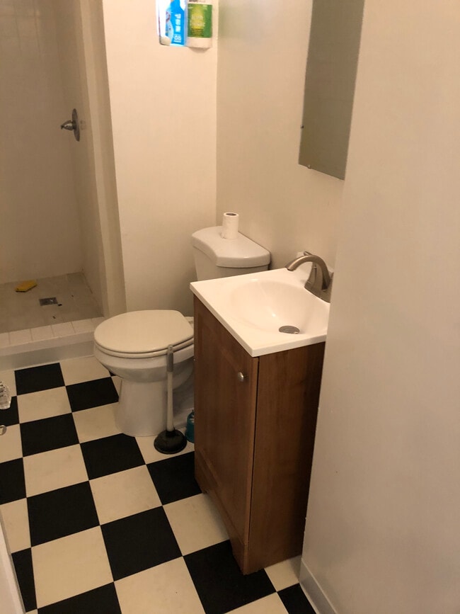 Photo - 5123 Marathon St