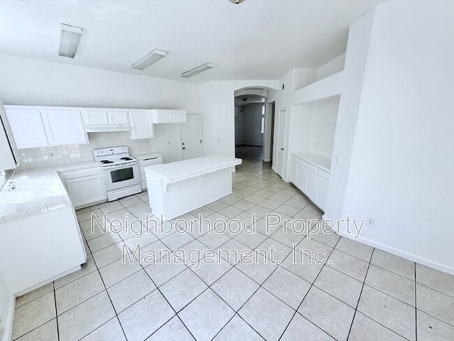 Building Photo - 5680 W Morris Ave Rental