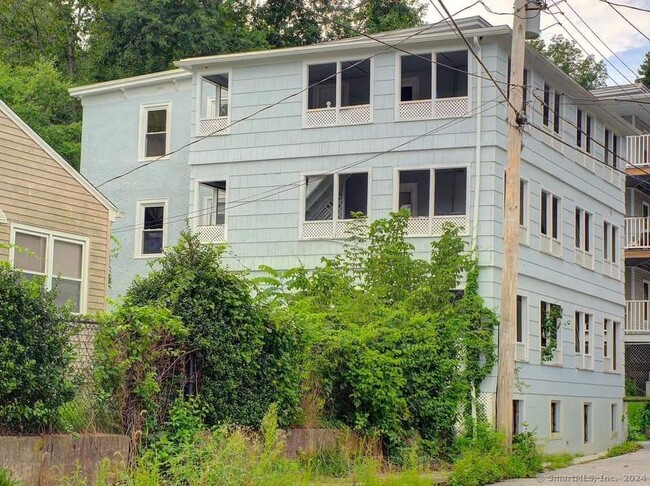 Building Photo - 1 Pratte Ave Unit 3 Rental