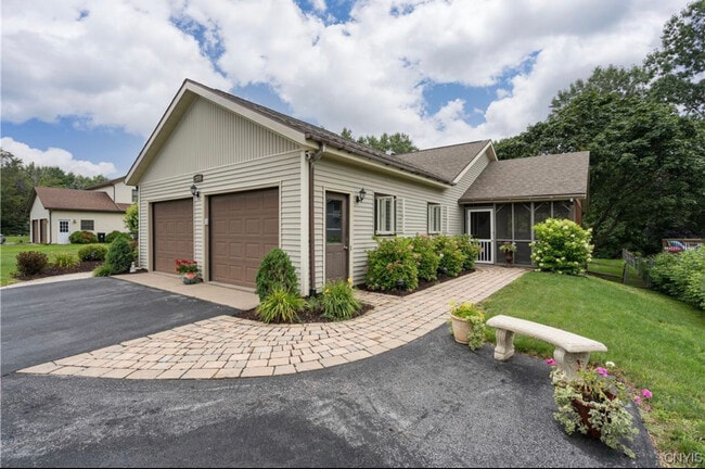 Photo - 22036 Riverbend Dr W
