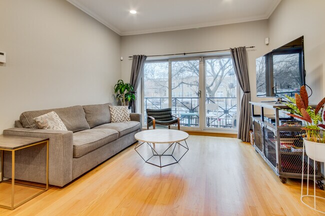 Photo - 2029 W Saint Paul Ave Unit 1E