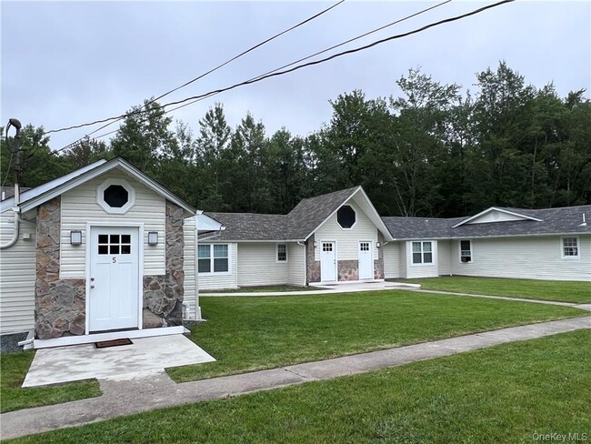 Building Photo - 3180 NY-52 Unit 2