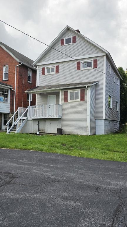 Photo - 126 W Scribner Ave