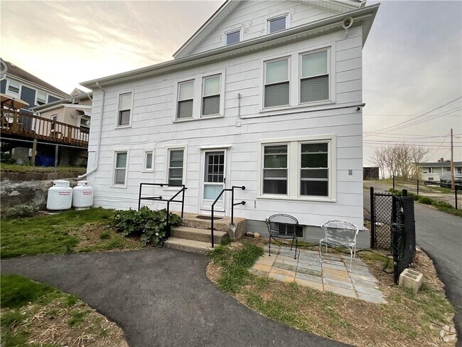 Building Photo - 27 Mill St Rental