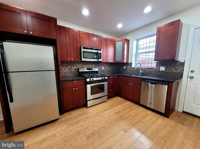 Photo - 1725 Manton St