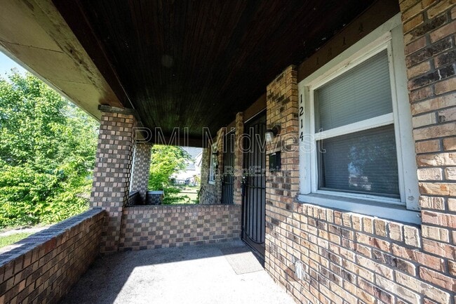 Photo - 1214 W 25th St