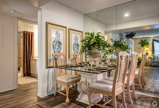 2BR, 2BA - 1,020SF