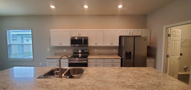 Photo - 4-Bedroom, 2.5-Bathroom in Winter Haven