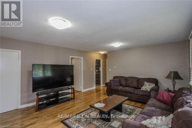 Photo - 12 Garland Crescent