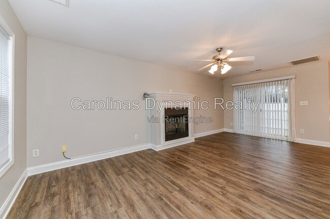 Photo - 1002 Hannah Pl