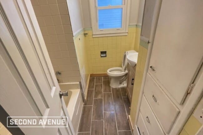 Photo - 1633 NE 47th St