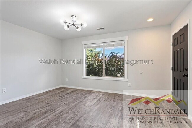 Photo - 430 S Lincolnshire Way