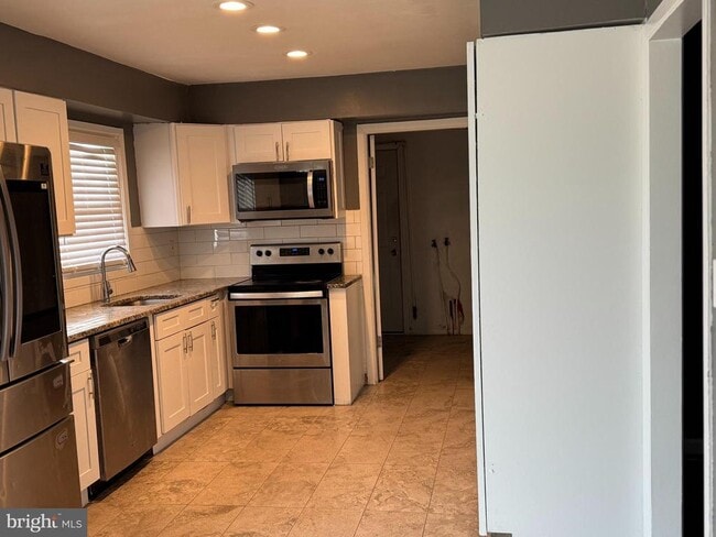 Photo - 12 Hasting Ln