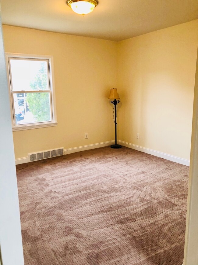 Living room - 21 Chestnut St