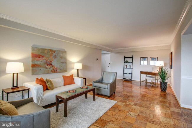 Photo - Wesley Heights Two Bedroom, Two Baths, Fur...