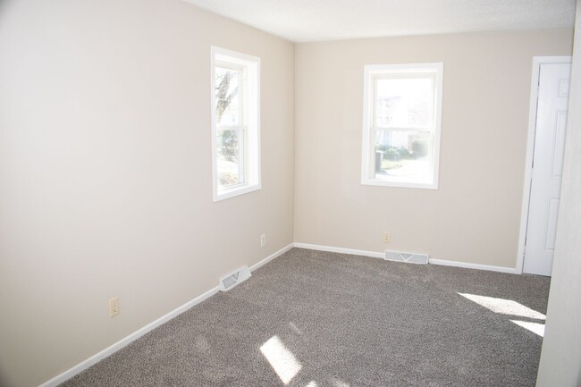 Photo - Cozy 1 Bedroom with 2 stall garage