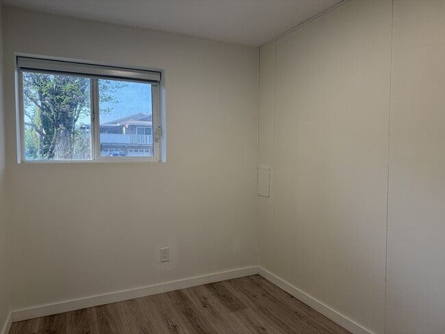 Photo - 15104-1592A 92a Ave