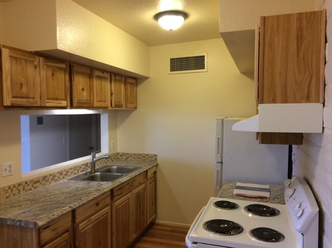 Photo - 923 N Swan Rd