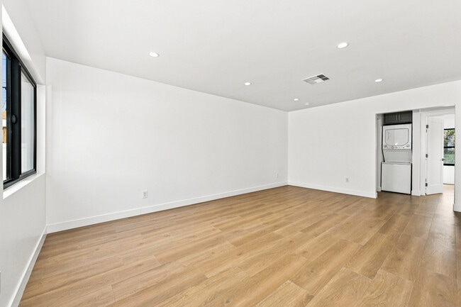 Photo - 18741 Covello St