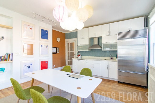 dining room - 2359 Flora St Unit 2