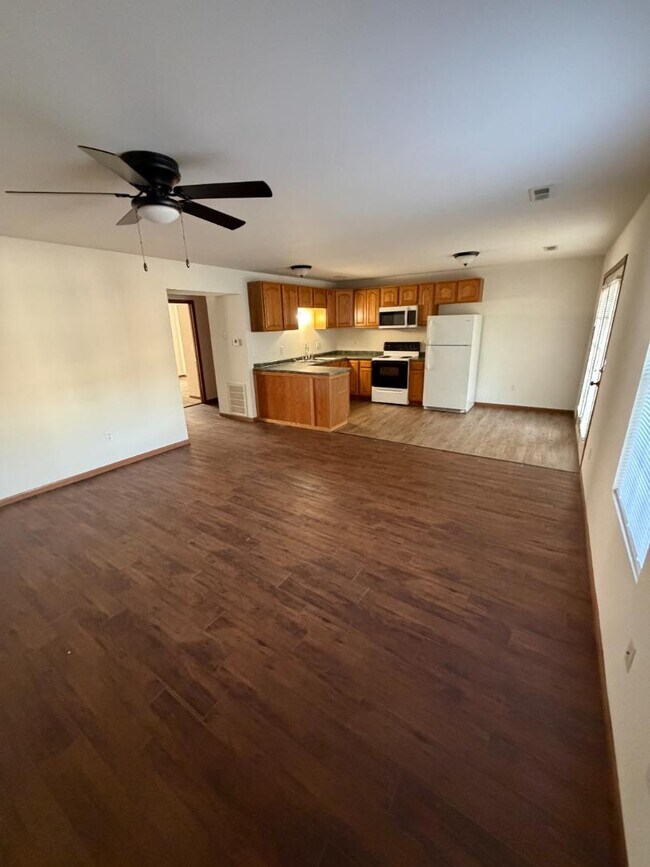 Photo - 100 Aldergate St