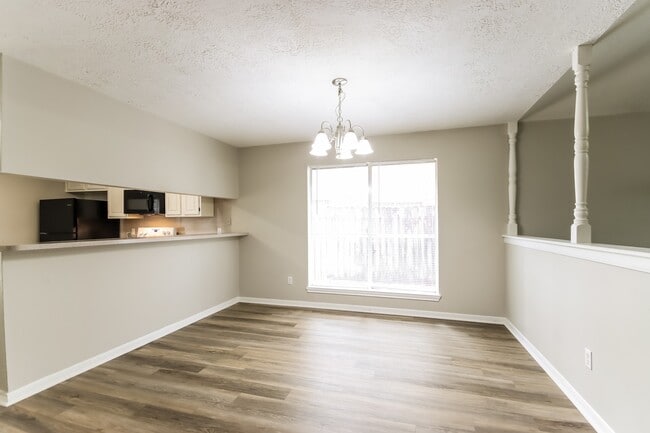 Photo - 2614 Forestbrook Dr