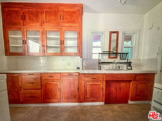 Photo - 1360 Masselin Ave