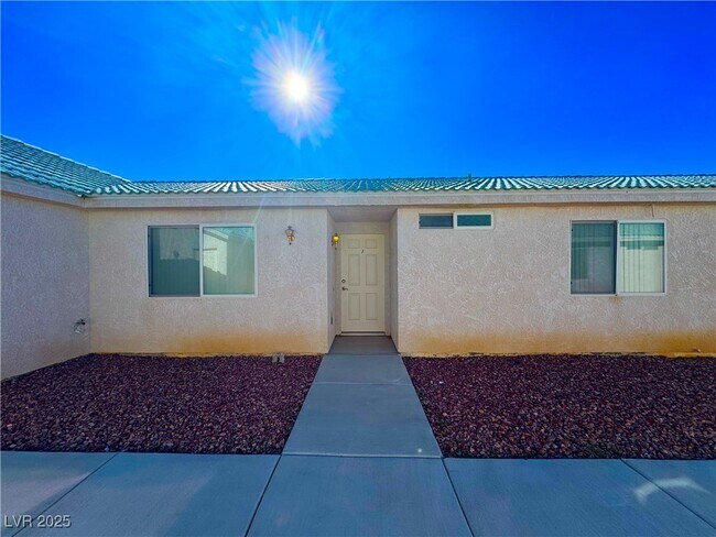 Photo - 1080 Hall Ave