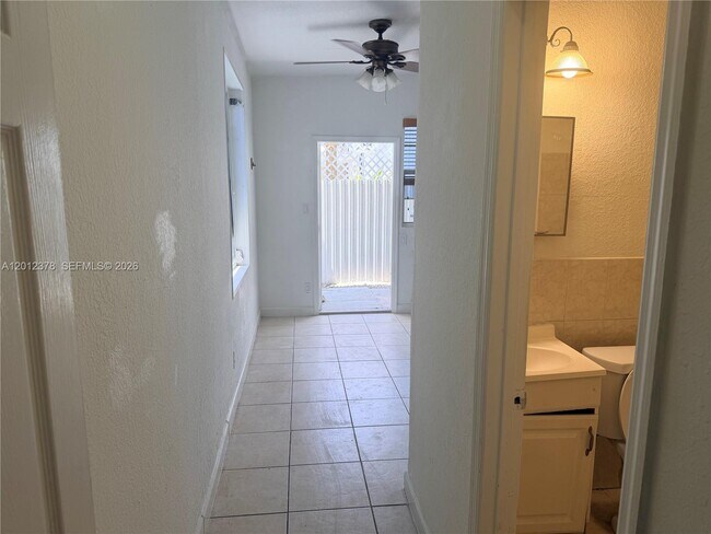 Photo - 3620 NW 19th St Unidad 3