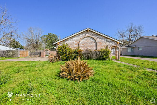 Building Photo - Houston Ranch-Style Home