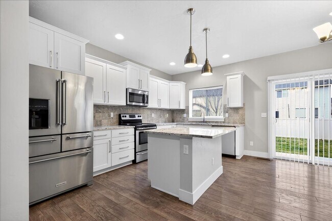 Photo - Beautiful 3bd/2.5ba + Bonus Room in SE Boise!