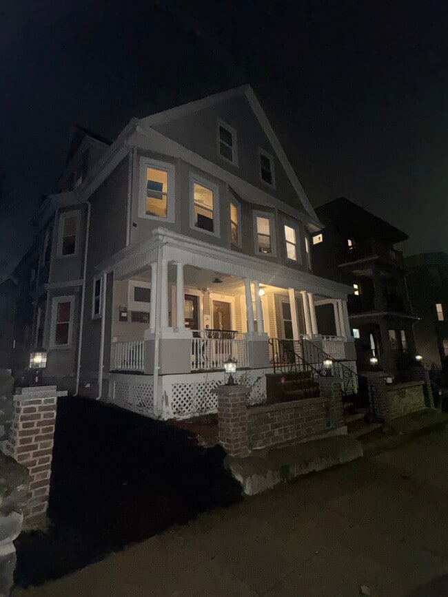 Building Photo - 39 Farquhar St Unit 3