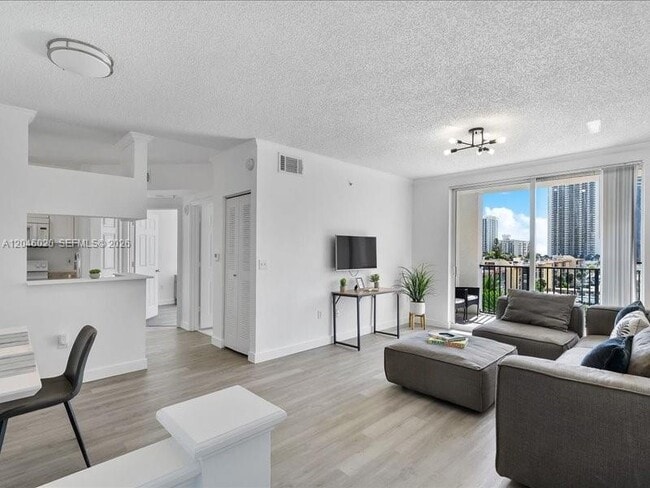 Photo - 17100 N Bay Rd Unidad 1717