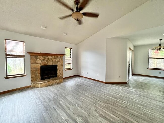 Photo - 413 Primrose Cir