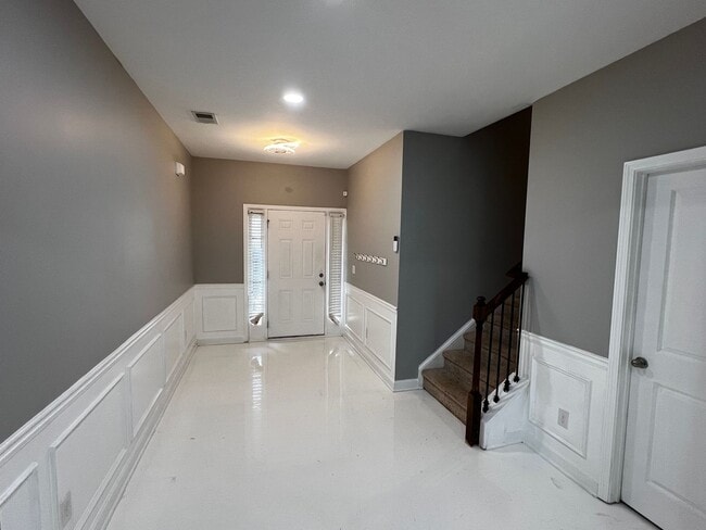 Photo - 128 Worthing Ln