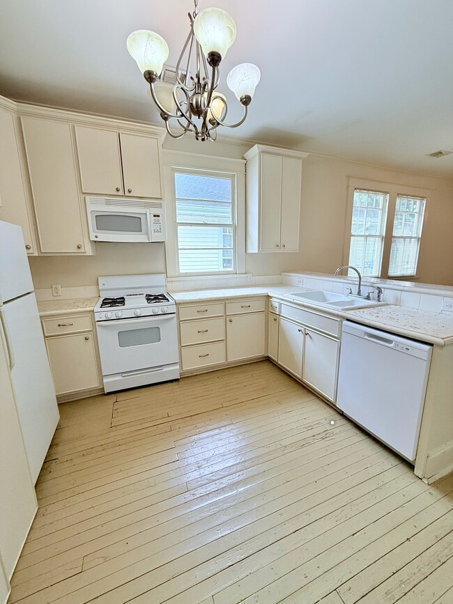 Photo - 2433 Palmer Ave