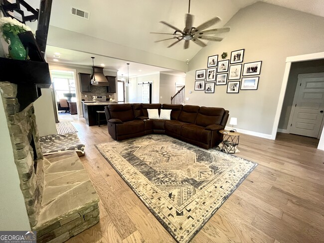 Photo - 1180 Legend Dr