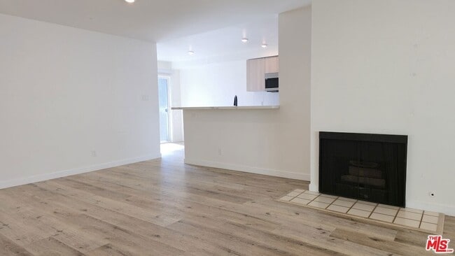 Photo - 1650 S Bentley Ave Unidad 302