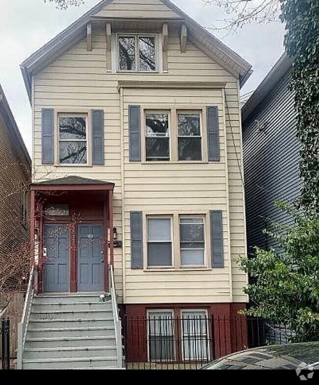 Building Photo - 3037 N Southport Ave Unit 2R Rental