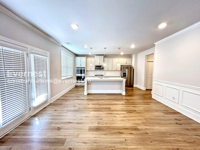 Photo - 331 Caledonia Ct