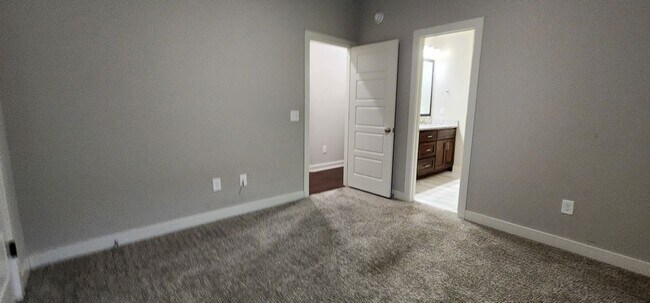 Photo - 3200 SW Hazelnut Ave