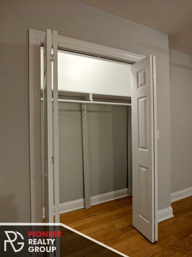 Photo - 835 W Wolfram St Unit 3