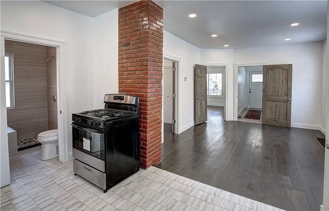 87th,W.1308 - 87th,W.1308 Apartment Unit Down