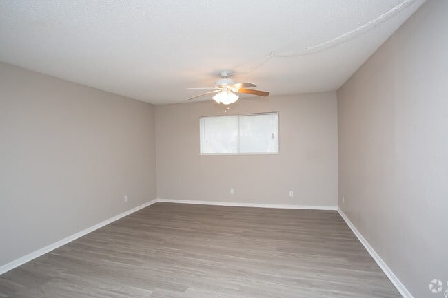 2 Bd, 1 Ba 850 SF