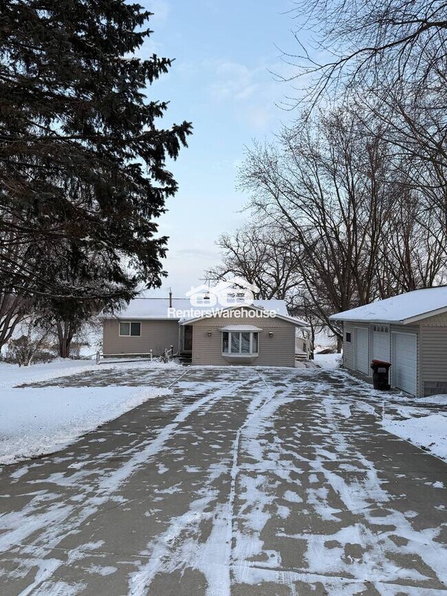 Photo - Available now - enjoy lake life in this 3 bedroom 2 bath single family home in Howard Lake!