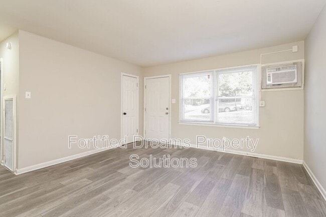 Photo - 904 Lowdermilk St Unidad 904-C