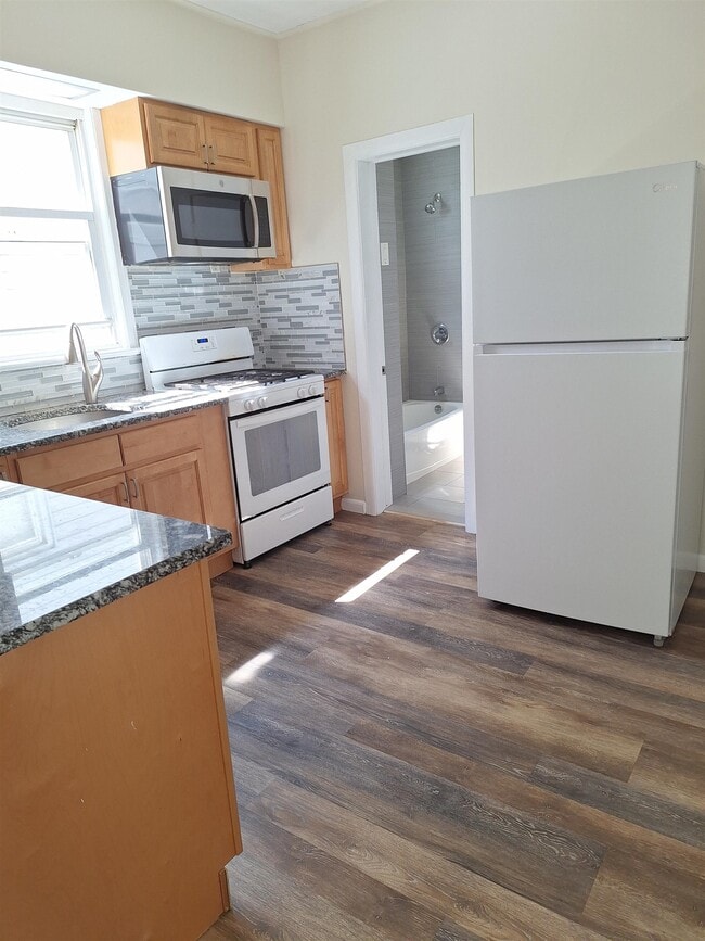 Photo - 589 Avenue A Unit 2F